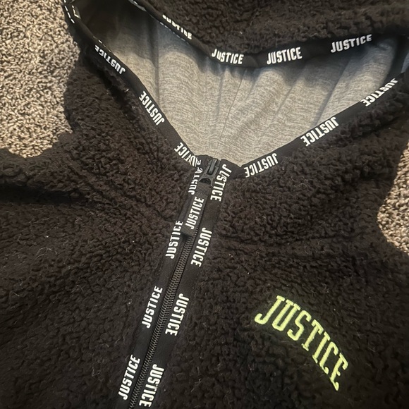 JUSTICE Girls Hoodie Sweater in Black
SIZE 14/16 - Picture 4 of 6